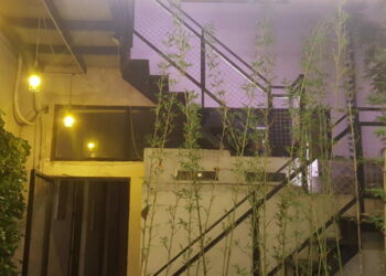 Chia tay rồi làm bạn được không?