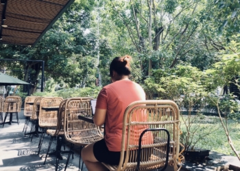 Làm Doanh Nhân Thời Ồn Ào