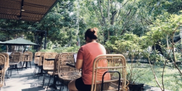 Làm Doanh Nhân Thời Ồn Ào